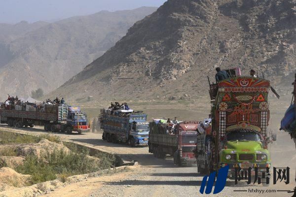 在反移民镇压的最后期限到来之前，大批阿富汗人前往边境准备离开巴基斯坦