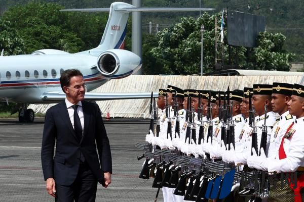荷兰首相马克·吕特抵达马来西亚进行为期两天的工作访问