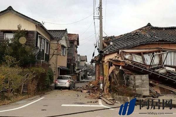 日本地震:救援人员在关键的头72小时内奋力营救被困者，死亡人数上升至73人